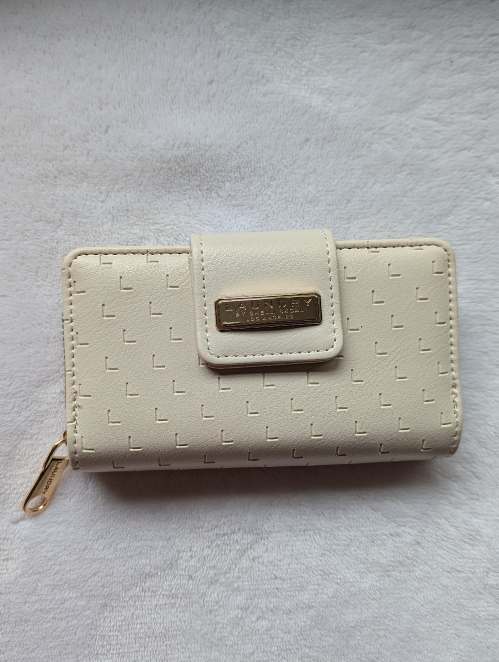 Laundry By Shelli Segal Cream Quilted Wallet
